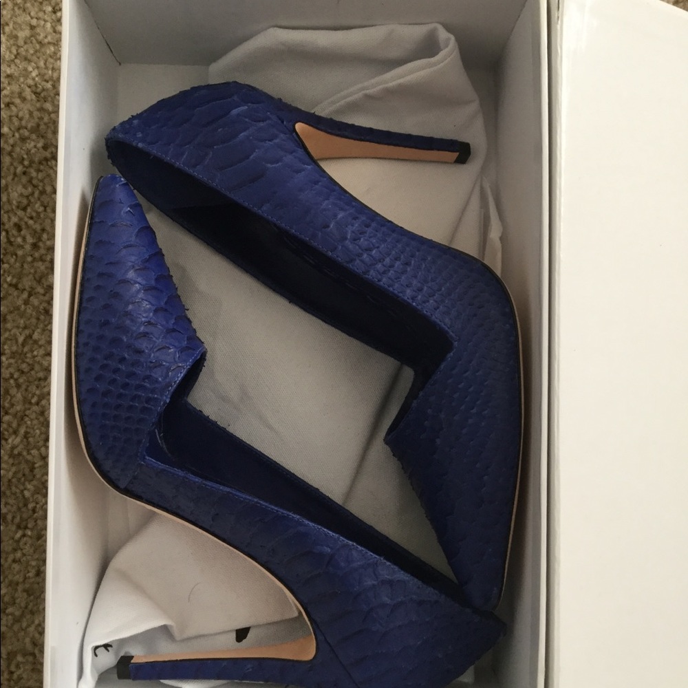 Alice and Olivia Dina Pumps size 40 NIB